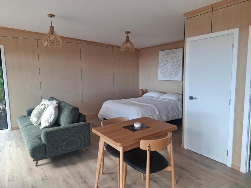 Tata Beach Ski Chalet | Totaranui Accommodation Chalet One
