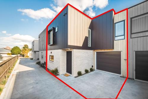 Saint Albans House | 3 BRM Townhouse 5 mins drive to CBD - free parking