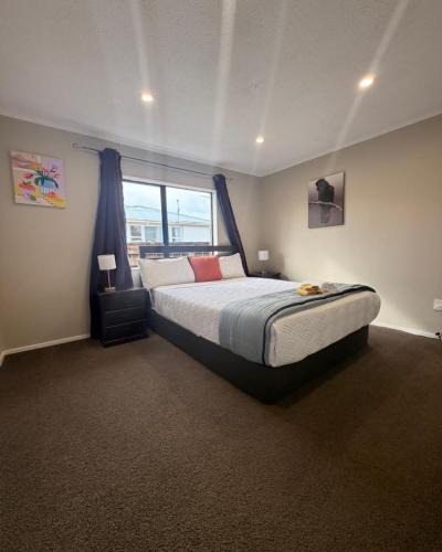 Trentham House | Stylish Trentham Retreat
