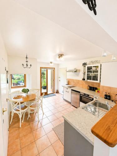 Upper Hutt Villa | Eirene Retreat - Quiet Riverside Escape
