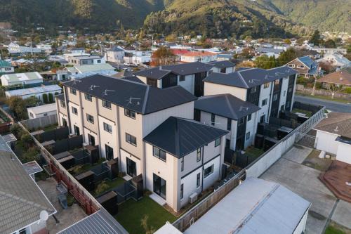 Lower Hutt House | Stylish Townhouse for Families and Groups