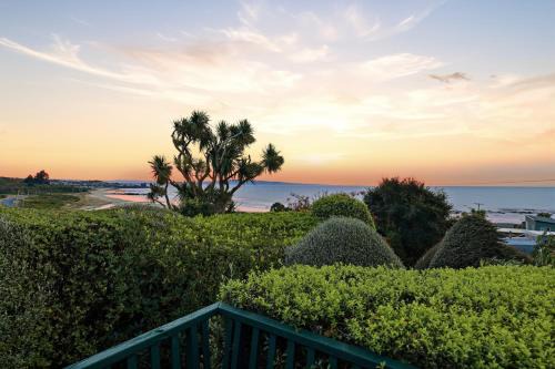 Ahuriri Flat House | Private seaside couples hideaway