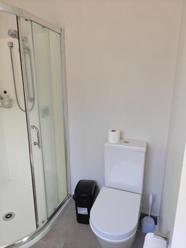 Riccarton Bed & Breakfast | Azure Soar - University & Riccarton Central - B&B Private Bathroom