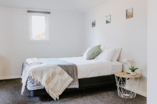 Greymouth Apartment | Marsden Manor - Spacious house with large pool