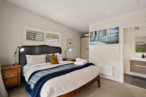 Wanaka House | Walnut Cottage - Sleeps 6, Walk to Lake