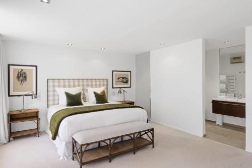 Saint Albans House | Holly Road Executive Townhouse