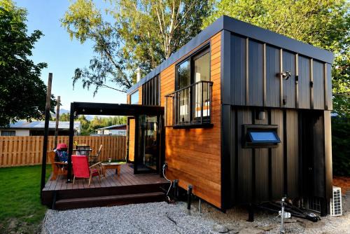 Albert Town Apartment | Tiny House - Big Luxury