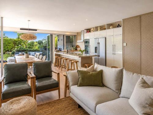 Palm Beach House | Serenity - Stay Waiheke