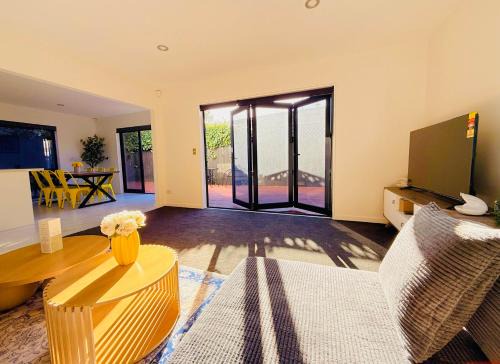 Phillipstown Apartment | City Centre Gem