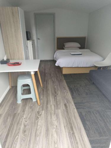 Mount Albert Ski Chalet | 1 Double and 1 Sofa Bed Garden Chalet B
