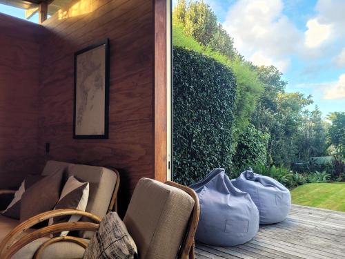 Tryphena House | The Natural Home - Prime Position Medlands Beach