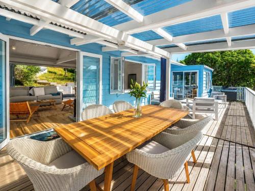 Surfdale House | Bluebelle - Stay Waiheke