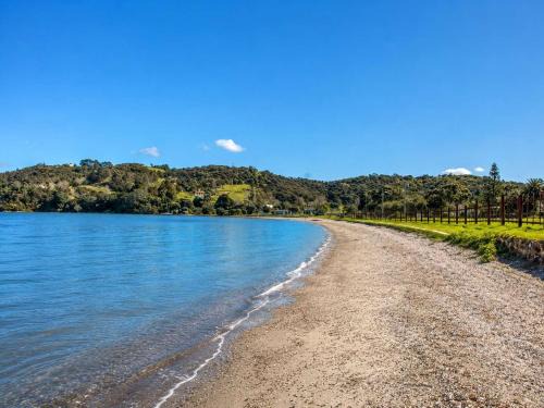 Blackpool Hotel | Seaside on Waiheke - Stay Waiheke