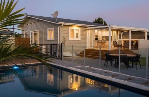Athenree House | Character Villa Oasis - Pool & Beach