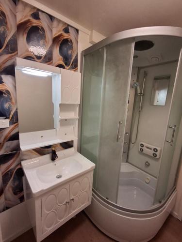 Browns Bay Apartment | Waiake Beach Place