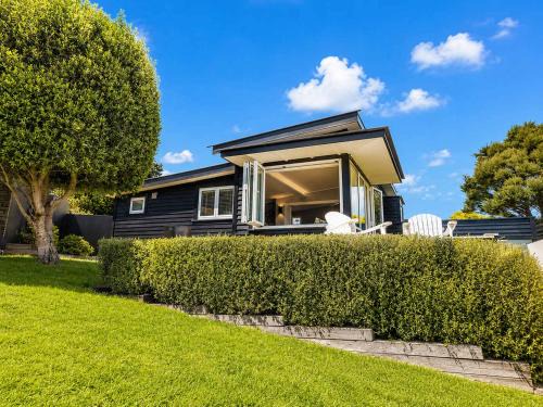 Oneroa House | Smiths Cottage - Stay Waiheke