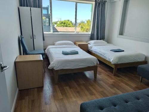 Auckland Apartment | 1 Double, 2 single, 2 Double Sofa Beds, Apartment 4