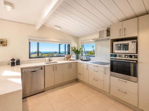 Oneroa House | Headland Views Oneroa