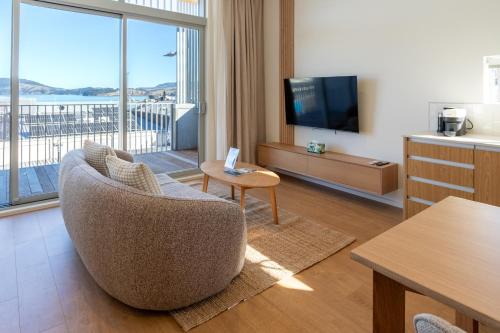 Lyttelton Apartment | Lyttelton Harbour Views - Shops & Cafes