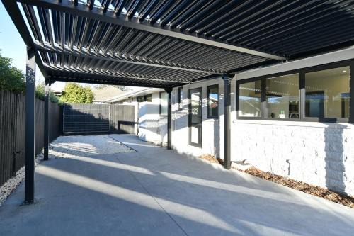Russley House | The Russley - Bookahome