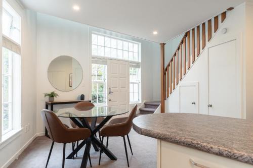 Devonport Apartment | Mahoe Apartment, Heart of Devonport Village