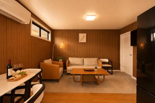 Lower Shotover Apartment | The Headley Loft, Mountain View Retreat