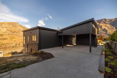 Arthur's Point House | Powder Ridge Alpine Retreat