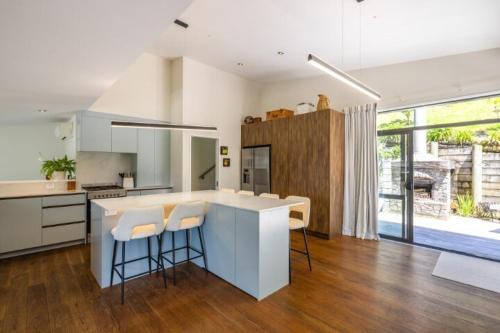 Surfdale House | Huruhi Bay Retreat by Waiheke Pure