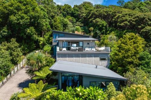 Surfdale House | Huruhi Bay Retreat by Waiheke Pure
