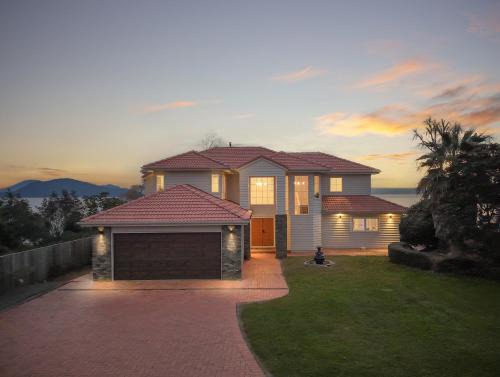 Tikitere House | Lake Edge Rotorua