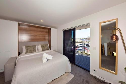 Christchurch City Centre Apartment | Cosy CBD Studio Apartment 12