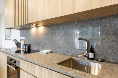 Mangere Bridge Apartment | Modern Apartment Near The Airport