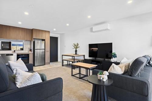 Linwood Apartment | Stylish 2BR Apartment Gated Complex Free Parking