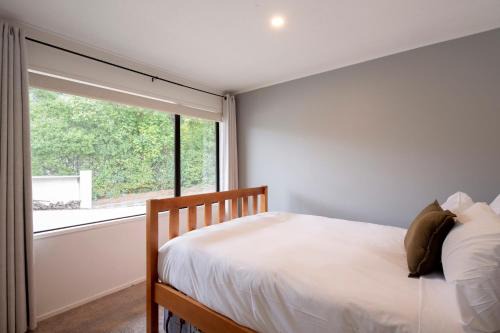Sunshine Bay House | Sunshine Bay Stay, Lake Views & Cosy Fireplace