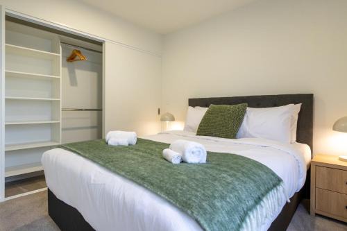 Linwood Apartment | Brand New Townhouse Walk to CBD - Parking & EV