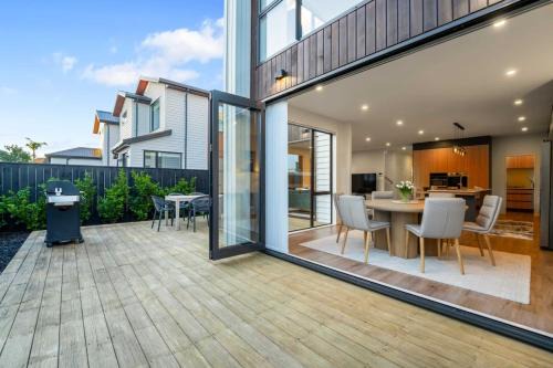 Hobsonville House | Hobsonville Family 5BR Sanctuary with Waterviews