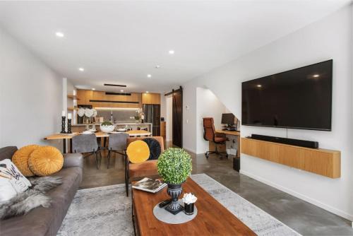 Christchurch City Centre Apartment | A luxurious Retreat Sleeps 6