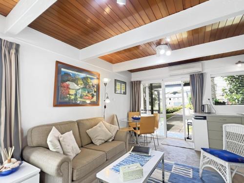 Akaroa House | 2 BR Cottage 4 Beds, 1 min walk to Harbour & Shops