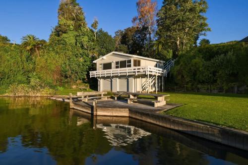 Rototai House | Rotoiti Boathouse - Waterfront Jetty Kayaks