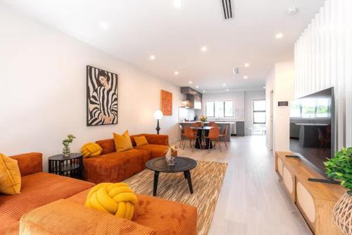 Greenlane Apartment | Spacious & Modern Townhouse in Central Auckland