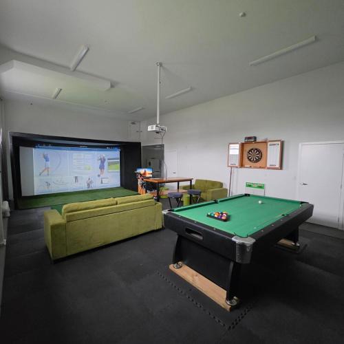 Pukekohe Apartment | Franklin's own Stay n Play Golfers dream!