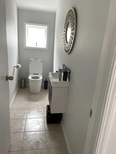 Northcote House | Sea-view home with city ferry and king ensuite