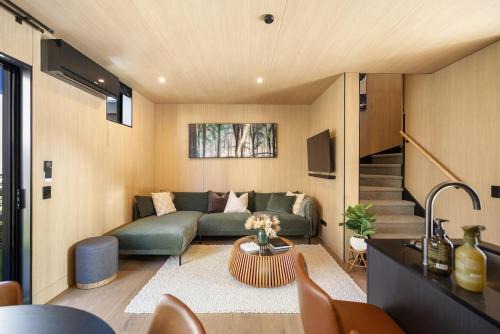 Frankton Apartment | Villa Pouākai - Modern Villa - FREE PARKING