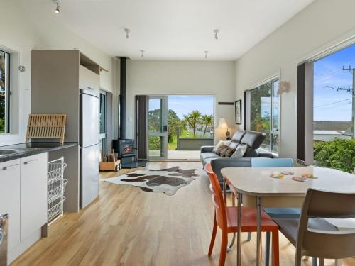 Fitzroy House | Funky in Fitz - Relax and Enjoy