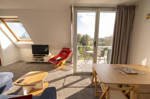 Christchurch City Centre Apartment | Modern Apartment Opposite Hagley Park with Free Parking
