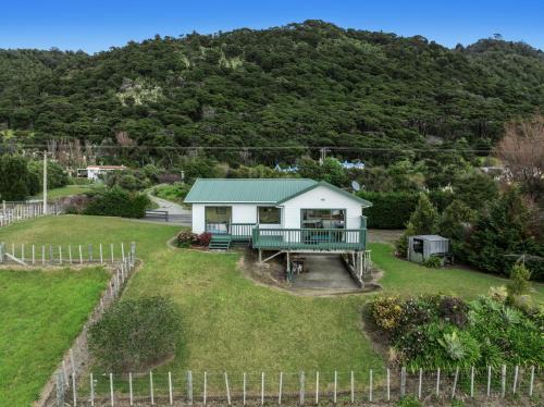 Te Kaha House | Little Kowhai - Te Kaha Holiday Home