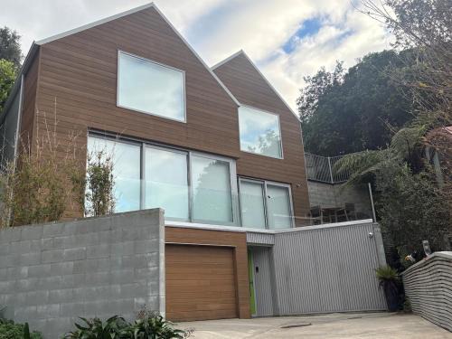 Wellington House | Island Bay Retreat