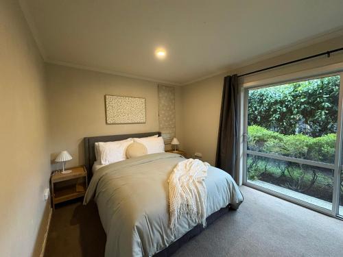 Wanaka House | Mountain Views on the Reserve