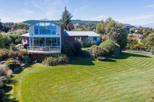 Wanaka House | Tawhiri - tranquility, space and stunning views in paradise