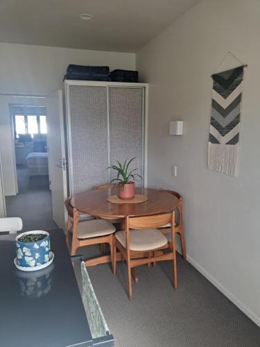 Opunake Hotel | Headlands Hotel
